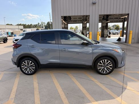 Used 2023 Nissan Kicks SV FWD image 9