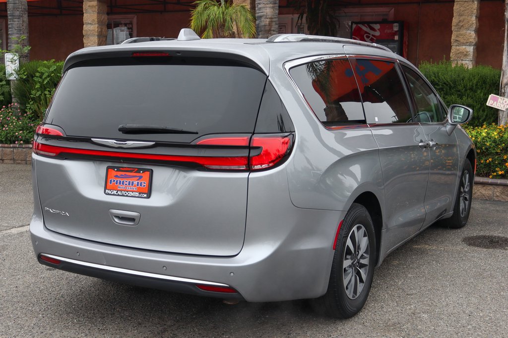 Used 2021 Chrysler Pacifica Touring-L FWD image 9