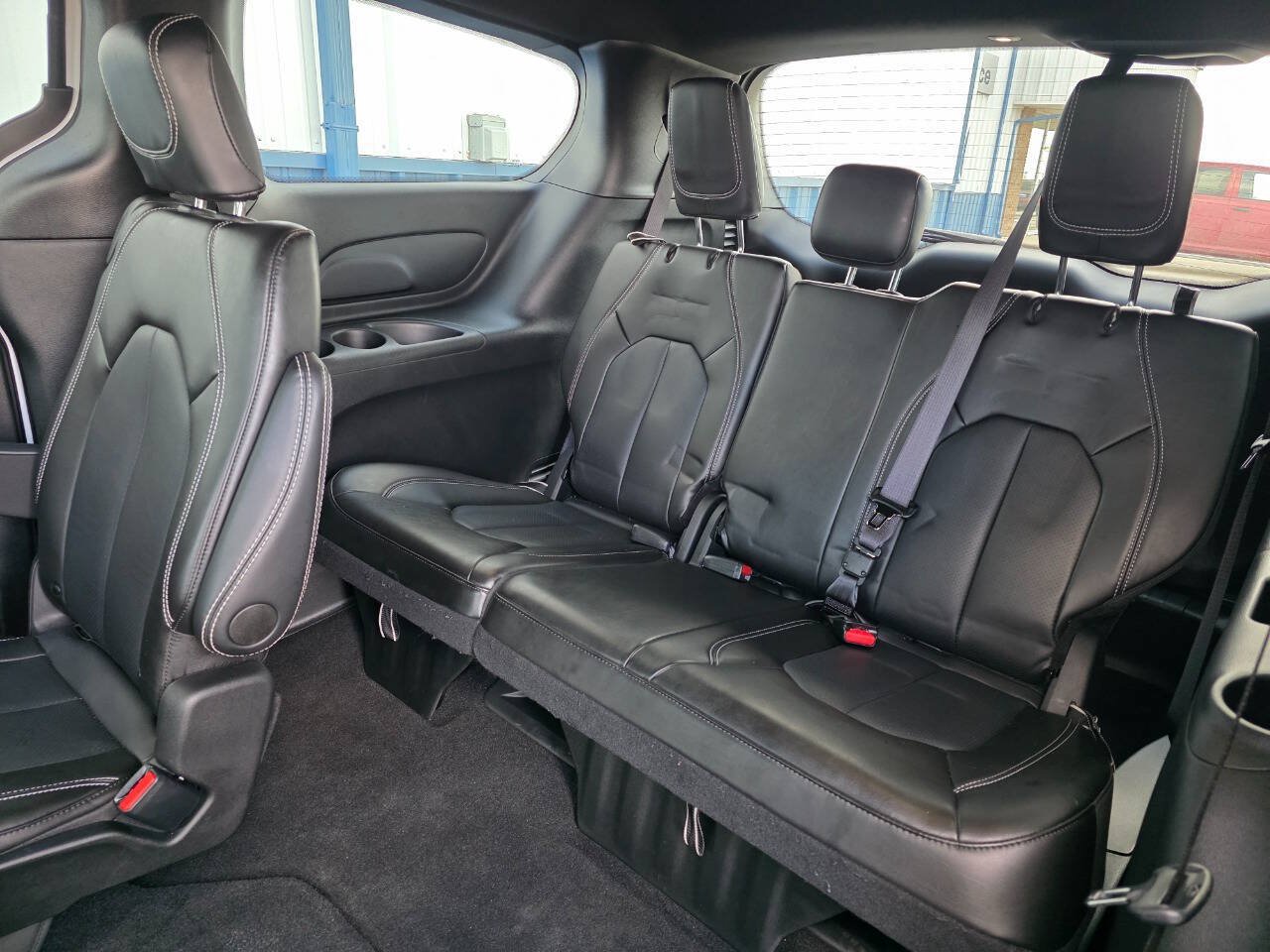 Used 2025 Chrysler Pacifica Select FWD image 21