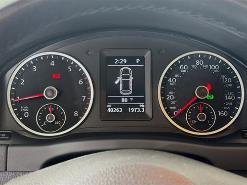 Used 2017 Volkswagen Tiguan S image 16