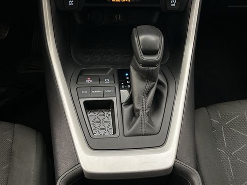 Used 2024 Toyota RAV4 XLE FWD image 21