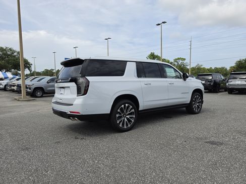 New 2026 Chevrolet Suburban High Country RWD image 4
