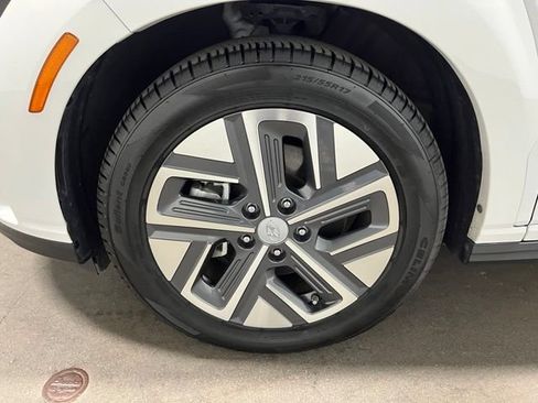 Used 2023 Hyundai Kona SEL FWD image 28