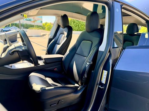 Used 2022 Tesla Model Y Long Range AWD/4WD image 16