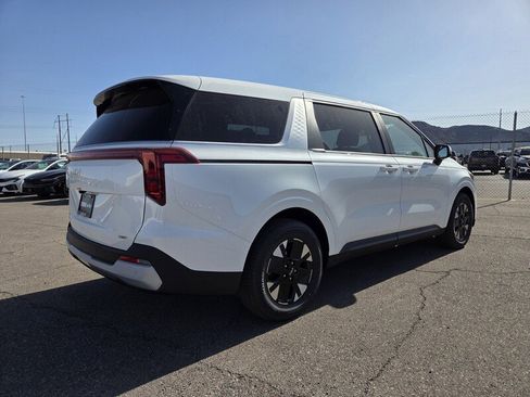 New 2026 Kia Carnival LXS image 3