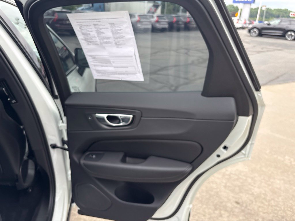 Certified 2025 Volvo XC60 T8 Plus w/ Protection Package Premier AWD/4WD image 37