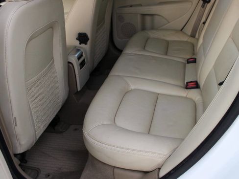Used 2013 Volvo XC70 3.2 image 16