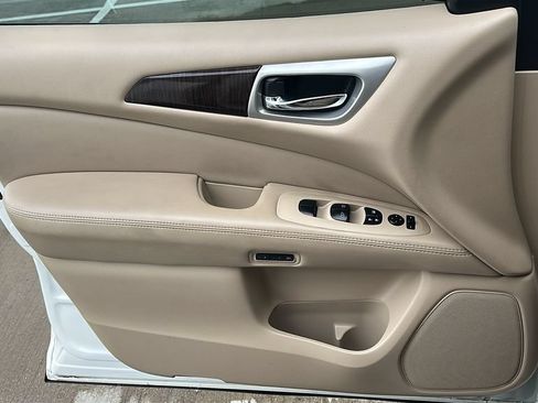 Used 2014 Nissan Pathfinder Platinum w/ Platinum Premium Package FWD image 21