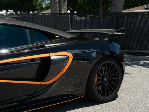 Used 2020 McLaren 620R RWD image 38