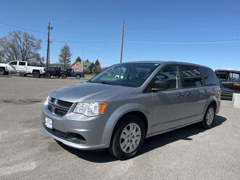 Used 2019 Dodge Grand Caravan SE FWD image 3