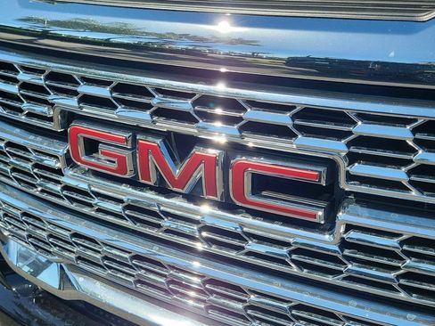 Used 2022 GMC Canyon Denali w/ Denali Black Edition Package AWD/4WD image 29