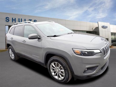 Used 2021 Jeep Cherokee Latitude Plus w/ Mopar Interior Package image 3