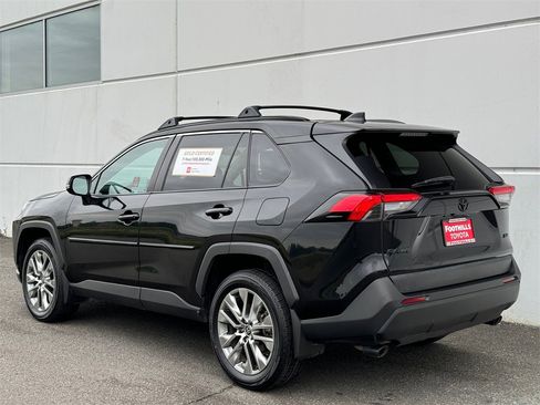 Certified 2022 Toyota RAV4 XLE Premium image 5