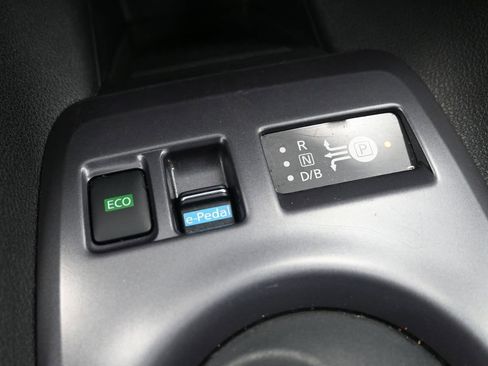 Used 2022 Nissan Leaf S image 21