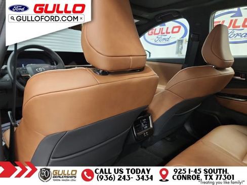 Used 2025 Toyota Crown Signia Limited image 16