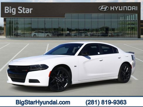 Used 2022 Dodge Charger SXT w/ Blacktop Package image 1