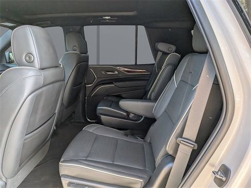 Used 2022 Cadillac Escalade Premium Luxury image 11