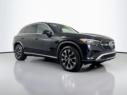 Used 2025 Mercedes-Benz GLC 350e 4MATIC image 3