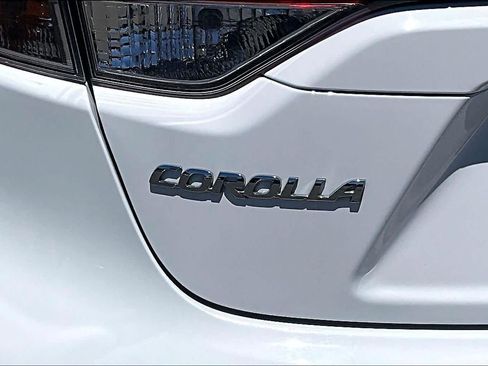 Used 2021 Toyota Corolla LE FWD image 9