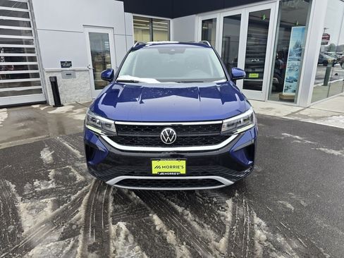 Used 2022 Volkswagen Taos SE w/ Panoramic Sunroof Package image 8