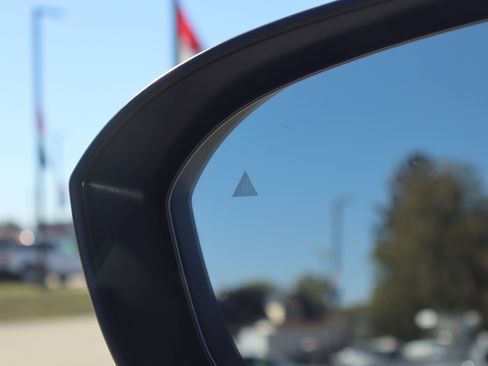 Used 2025 Nissan Rogue SV image 24