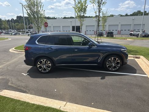 Used 2023 BMW X5 xDrive40i w/ Premium Package AWD/4WD image 11