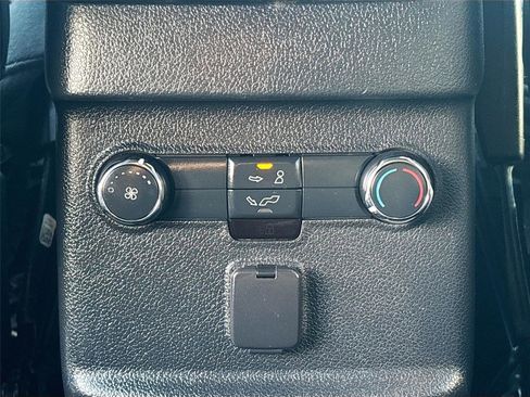 Used 2018 Ford Explorer XLT w/ Equipment Group 202A image 29