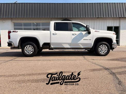 Used 2024 Chevrolet Silverado 2500 LT AWD/4WD image 1