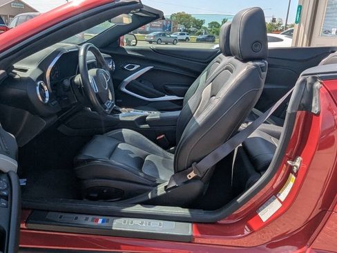 Used 2017 Chevrolet Camaro LT RWD image 18