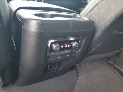 Used 2025 GMC Yukon XL Denali w/ Denali Reserve Package RWD image 15