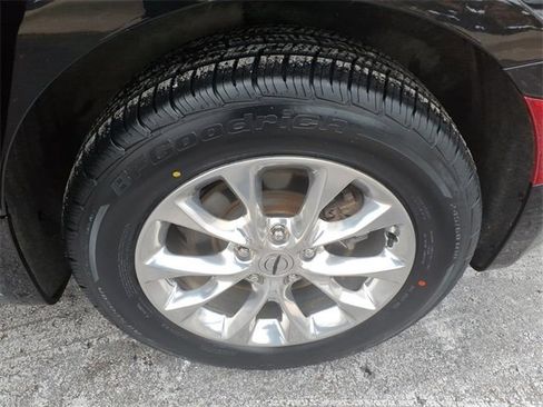 Used 2022 Chrysler Pacifica Touring-L image 14