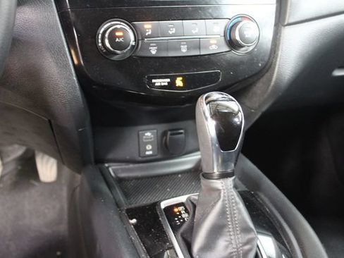 Used 2017 Nissan Rogue SV AWD/4WD image 20