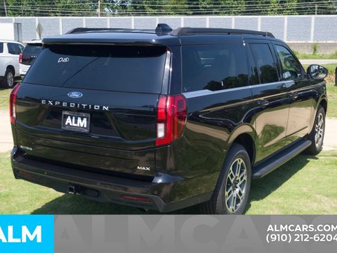 Used 2025 Ford Expedition Max Active AWD/4WD image 5