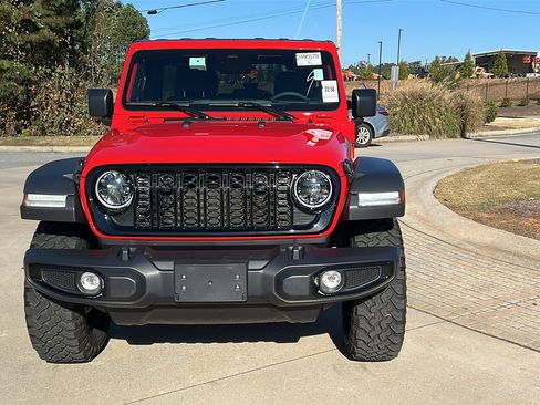 Used 2025 Jeep Wrangler Willys image 3