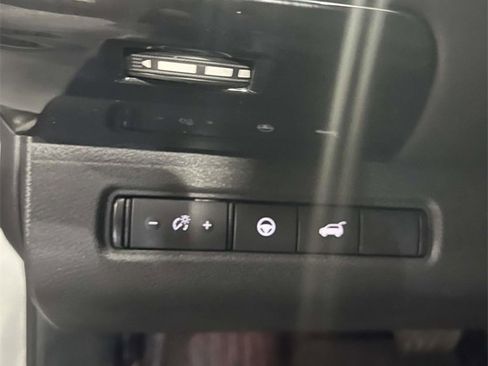 Certified 2025 Nissan Pathfinder SV image 15