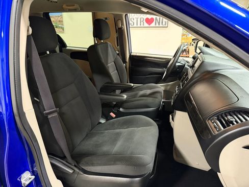 Used 2019 Dodge Grand Caravan SE FWD image 29