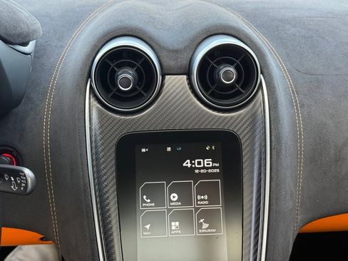 Used 2020 McLaren 570S Spider image 25