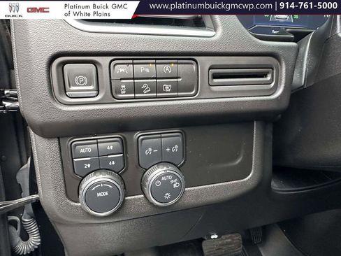 Used 2024 Chevrolet Tahoe Z71 w/ Luxury Package image 22