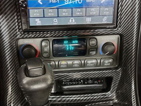 Used 2004 Chevrolet Corvette Convertible w/ Preferred Equipment Group RWD image 22