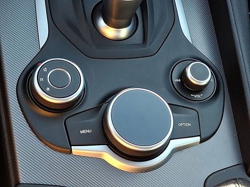 Used 2018 Alfa Romeo Giulia AWD image 20