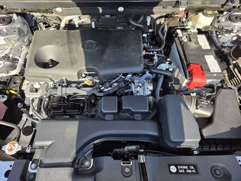 Used 2025 Toyota RAV4 XLE FWD image 31