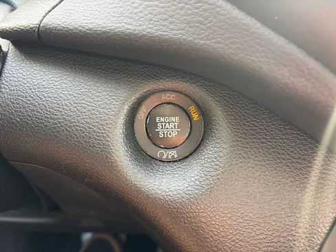 Used 2019 Jeep Cherokee Latitude Plus AWD/4WD image 8