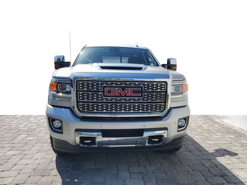 Used 2018 GMC Sierra 2500 Denali w/ Duramax Plus Package image 2