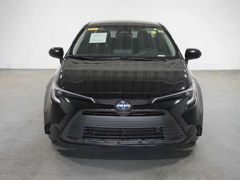 Used 2025 Toyota Corolla LE w/ Convenience Package image 2