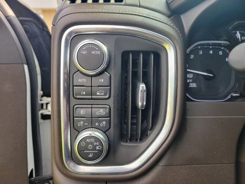 Used 2021 GMC Sierra 1500 SLT AWD/4WD image 17