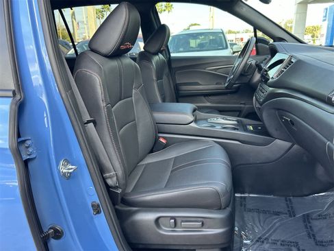 Used 2025 Honda Passport TrailSport image 5