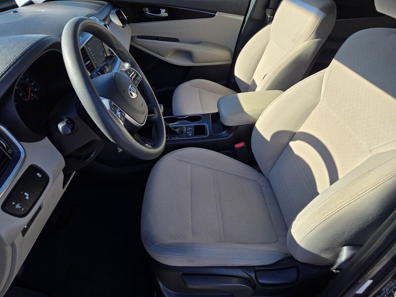 Used 2019 Kia Sorento FWD image 11