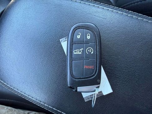 Used 2019 Jeep Cherokee Limited AWD/4WD image 28