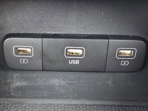 Used 2024 Kia Carnival LX image 6