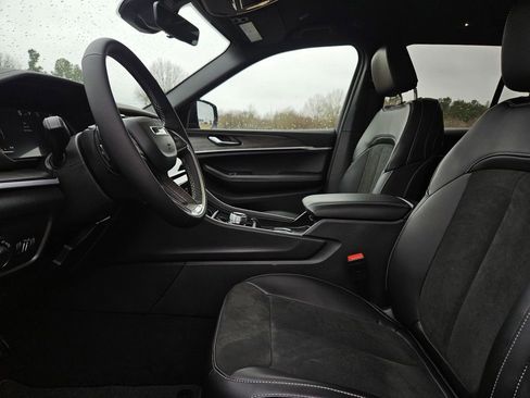 New 2026 Jeep Grand Cherokee Altitude image 10